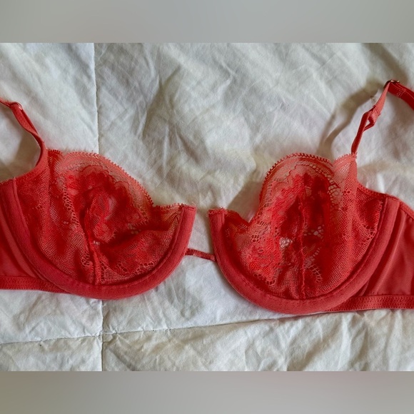 Victoria's Secret Bright Coral Lace No Pad Push-up Bra 🤩 - Picture 4 of 4